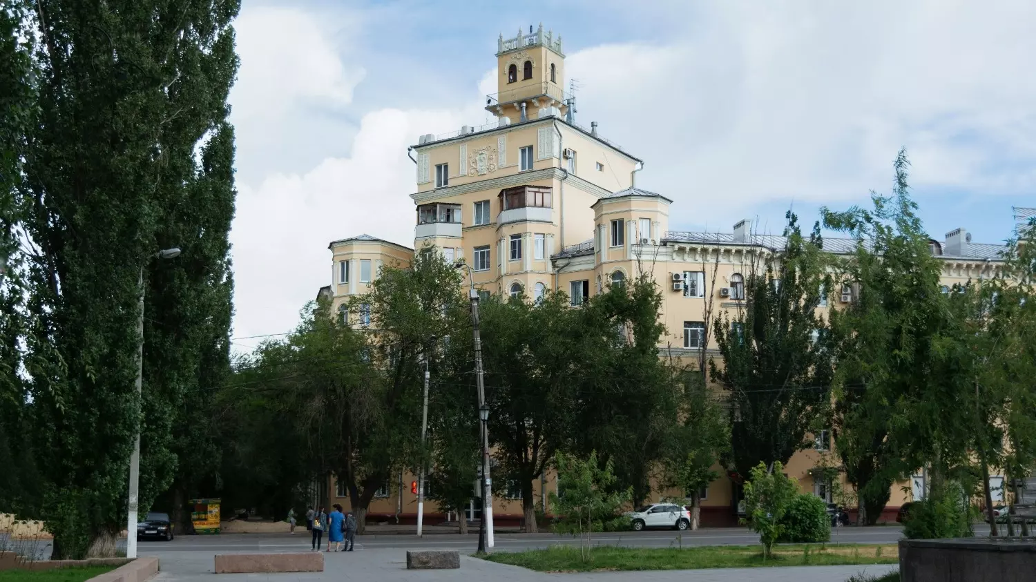 Дом №15 по ул. Дзержинского в Волгограде