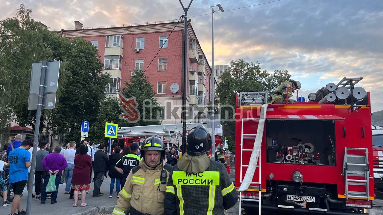 Крупный пожар на Чехова в Казани — фото