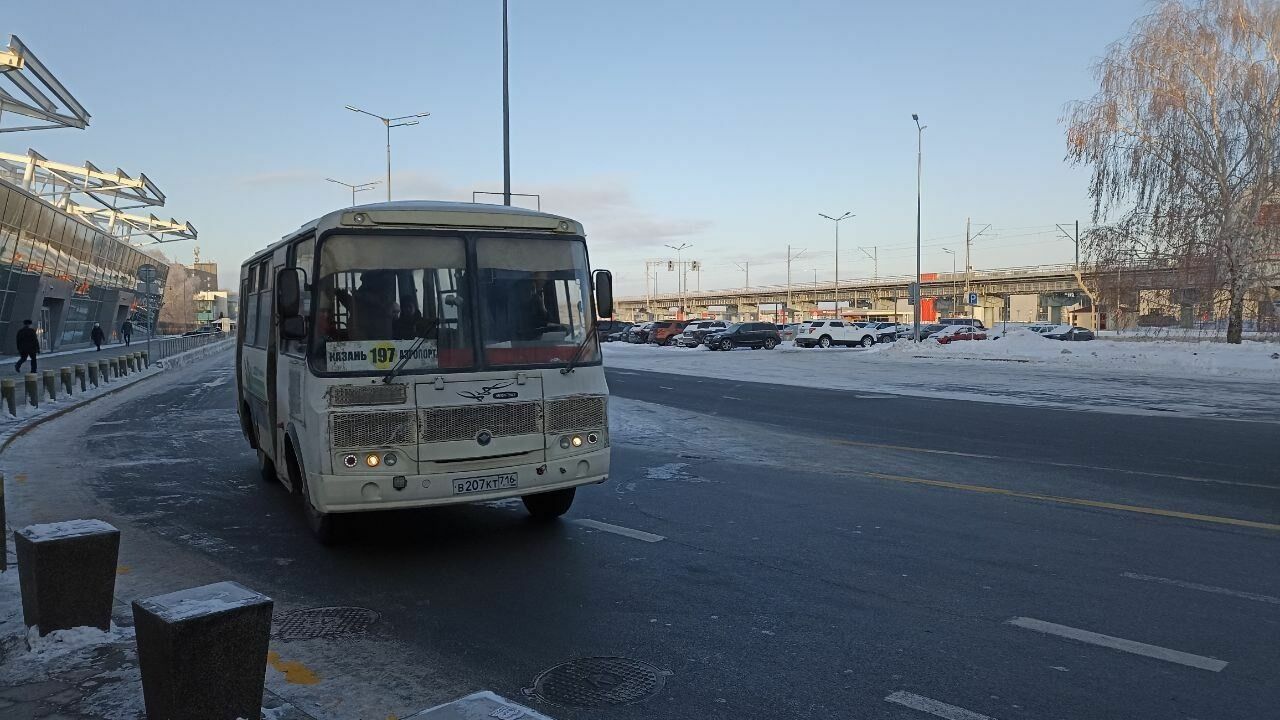 Туристы ужаснулись автобусами от аэропорта до Казани
