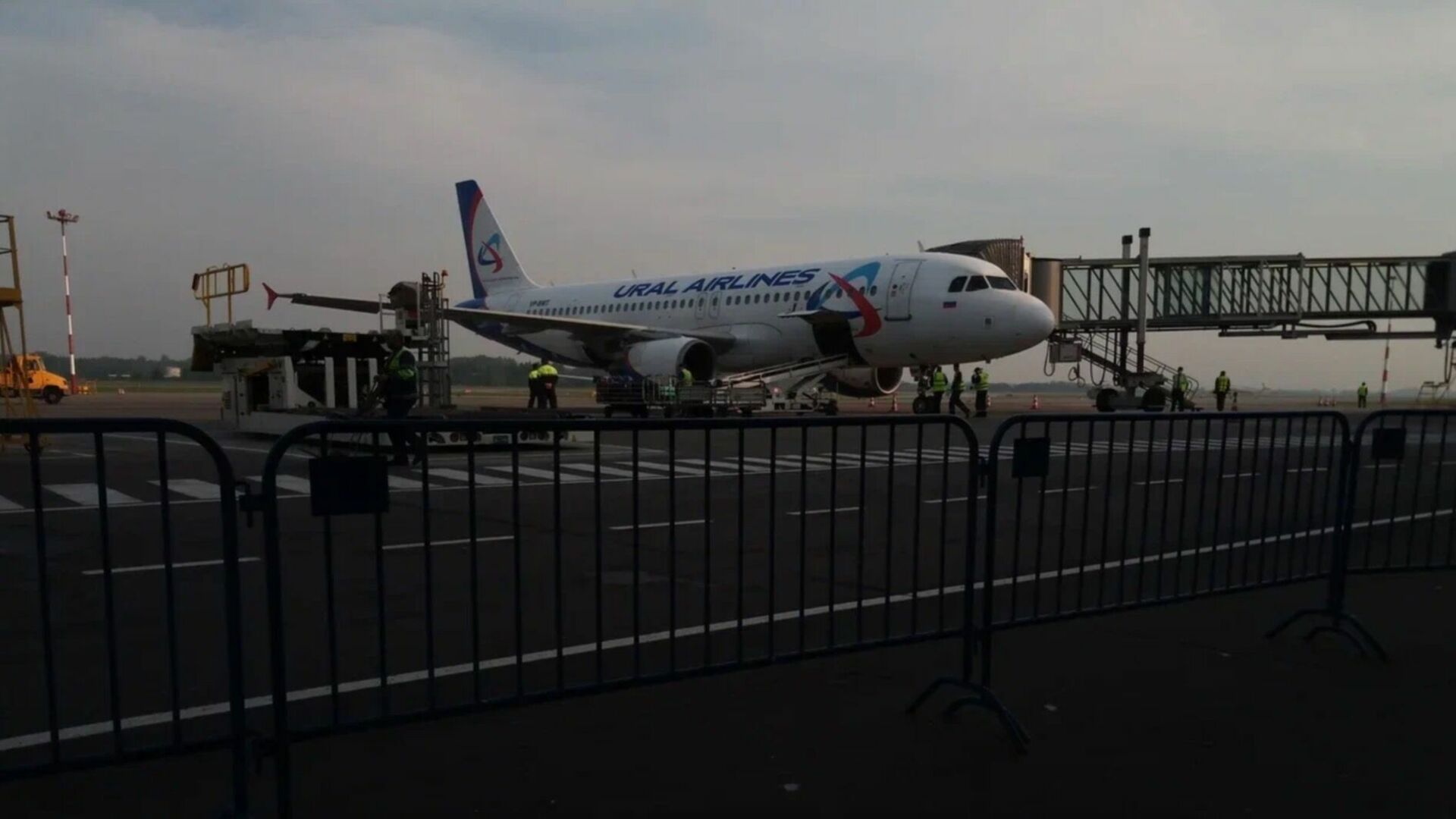 Самолет из Турции экстренно сел в Казани