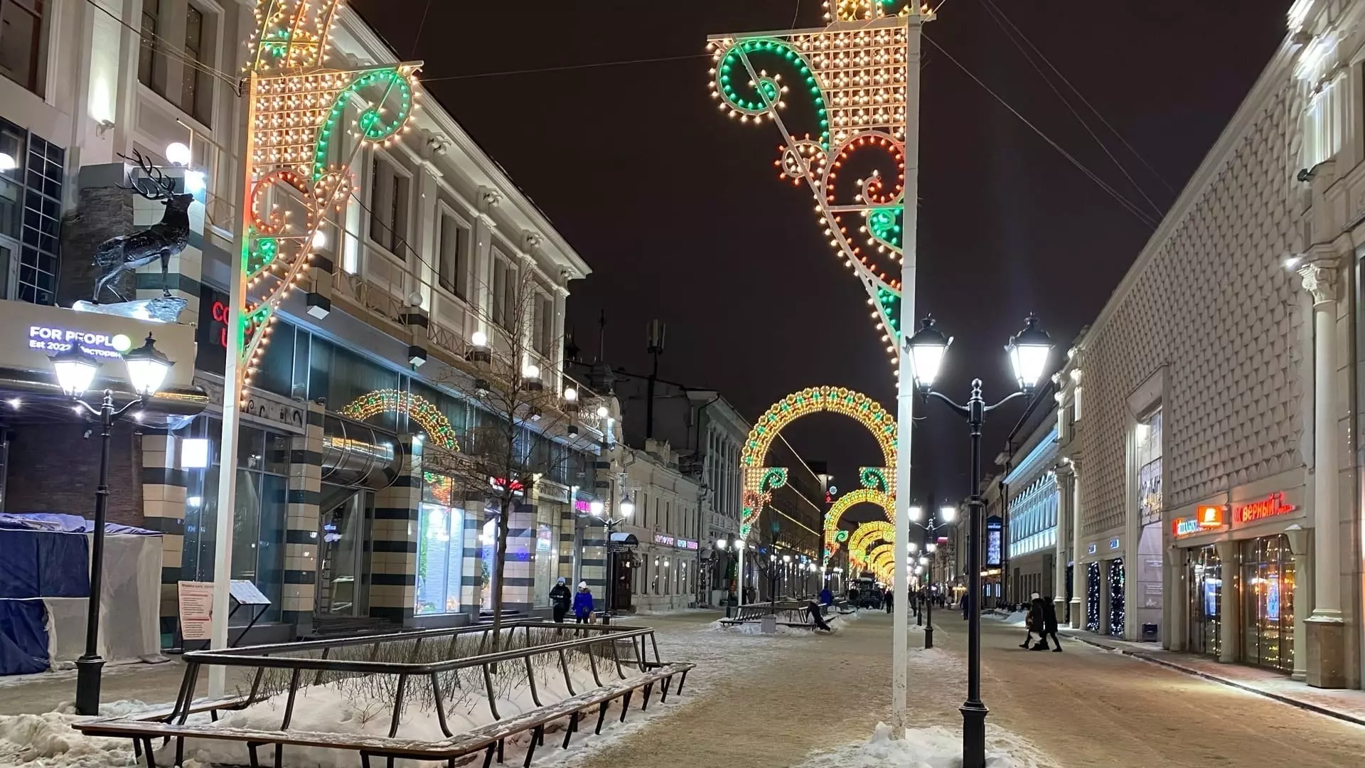 В Казани продлили работу новогодних украшений