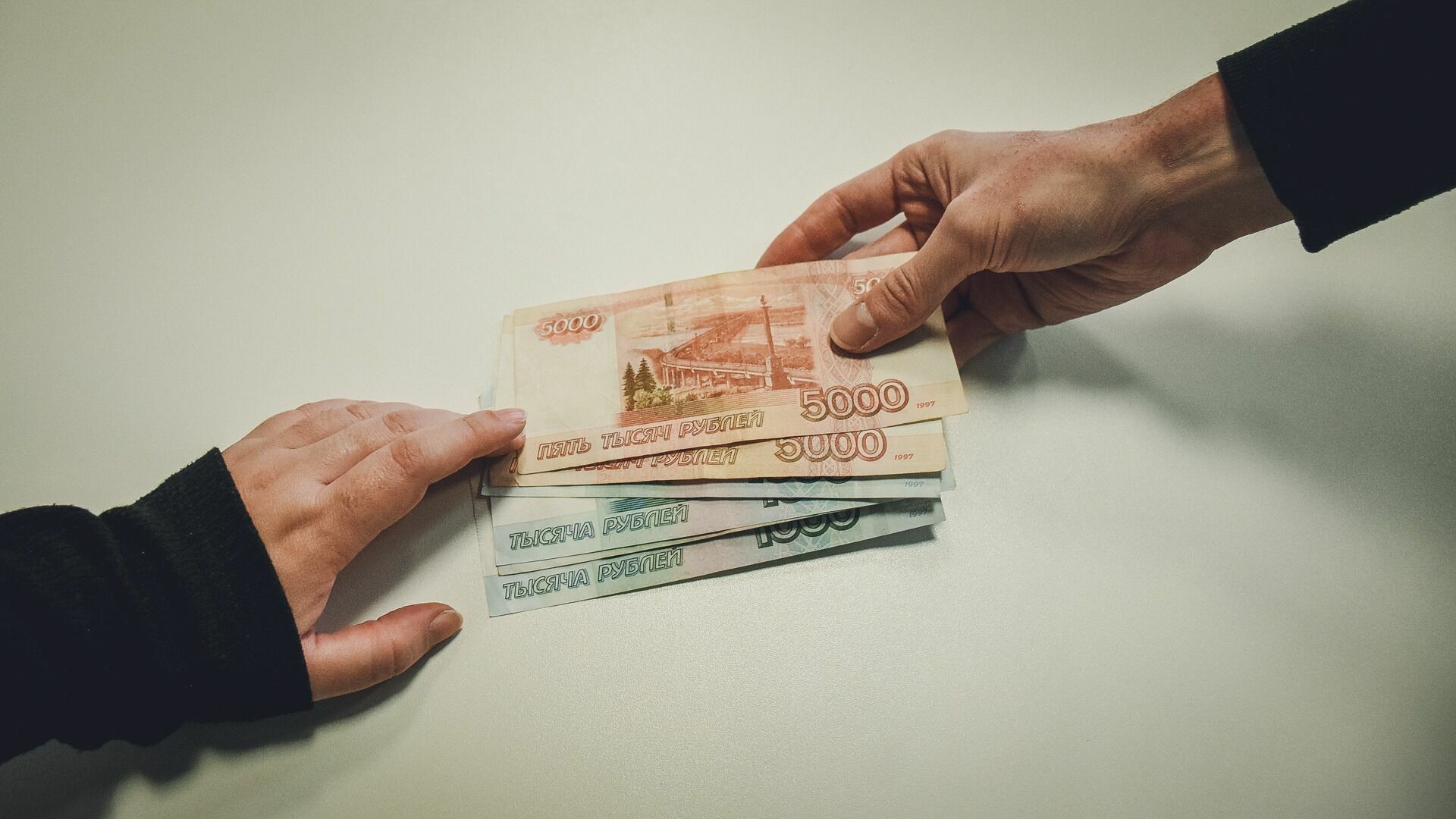 Жители Татарстана еженедельно переводят мошенникам около 20 млн рублей