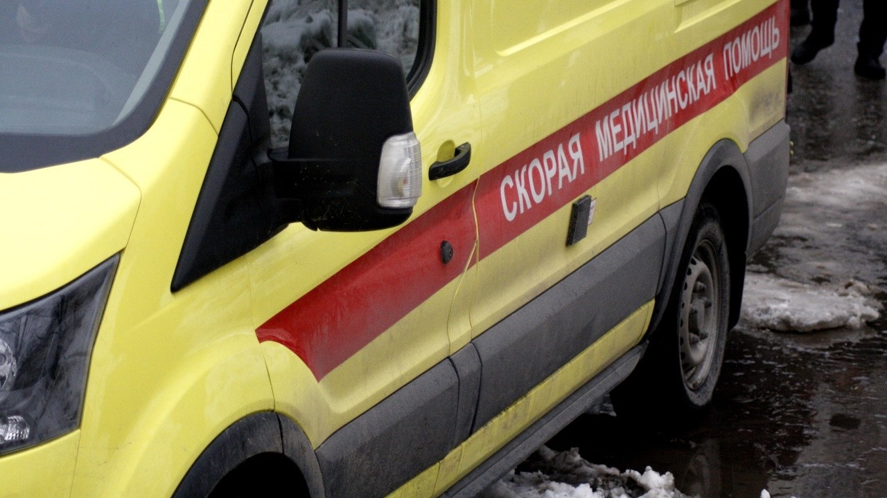 В Казани иномарка сбила пешехода в неположенном месте