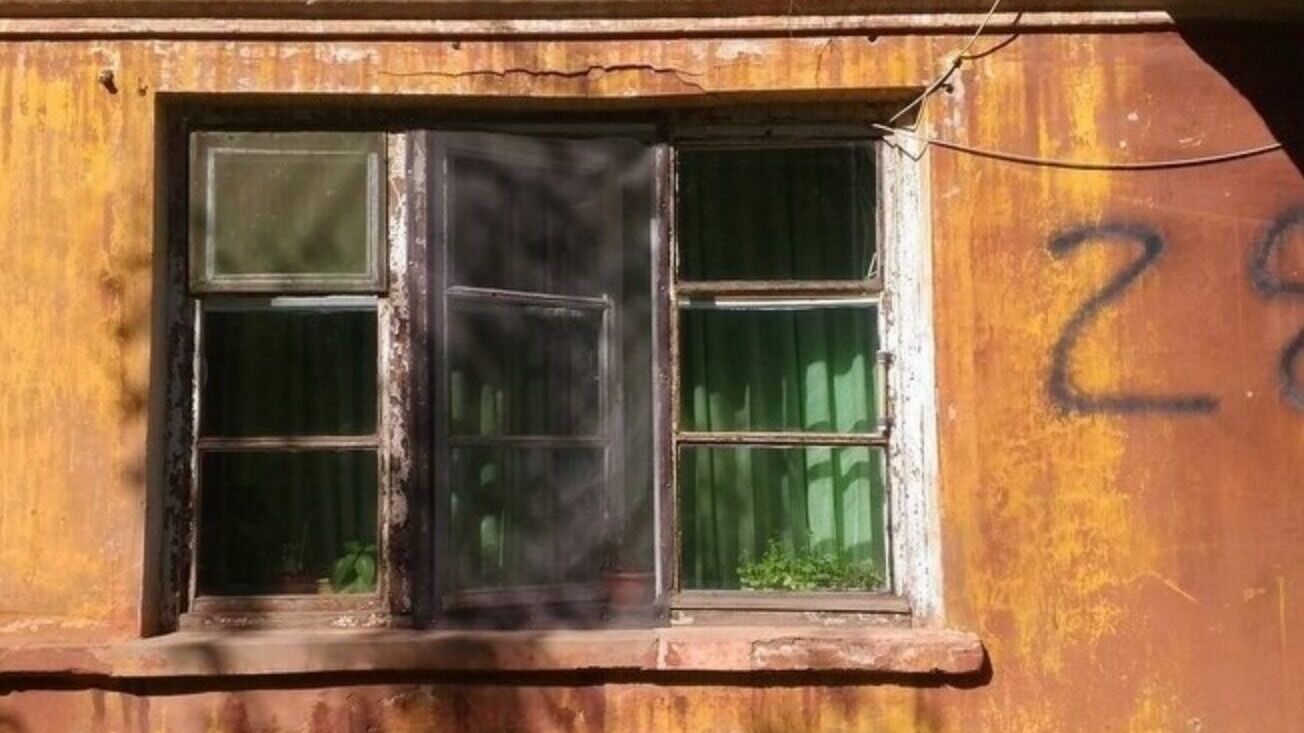В Казани обрушился фасад дома