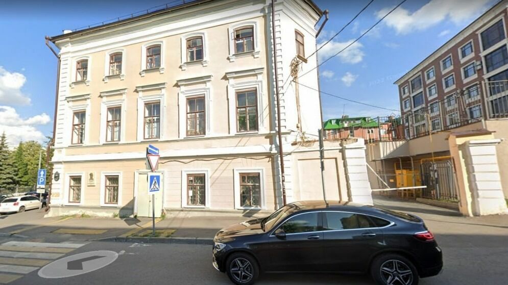 Жители исторического здания в центре Казани боятся провалиться в «подвалы НКВД»