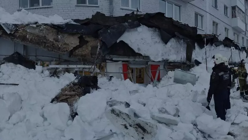 Казанцев не нашли под обрушившимся козырьком со снегом