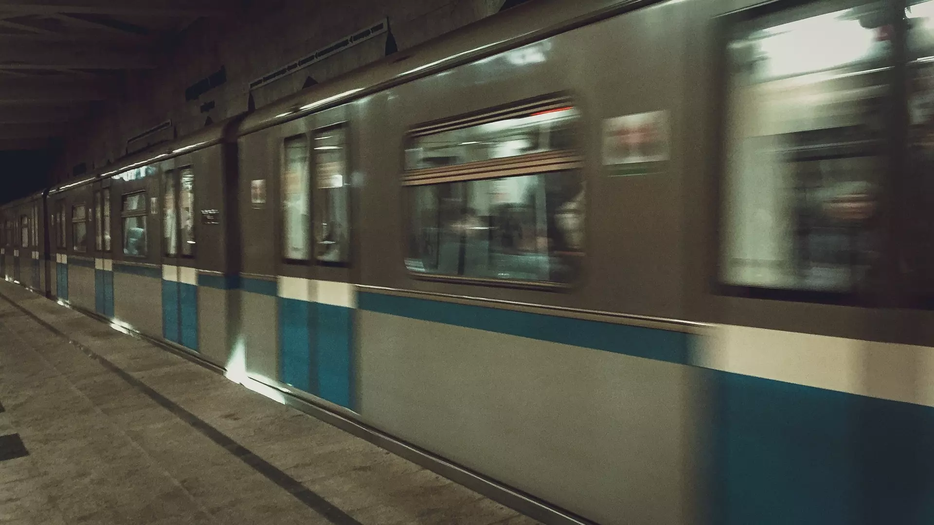 Казанцы жалуются на огромный интервал движения поездов в метро