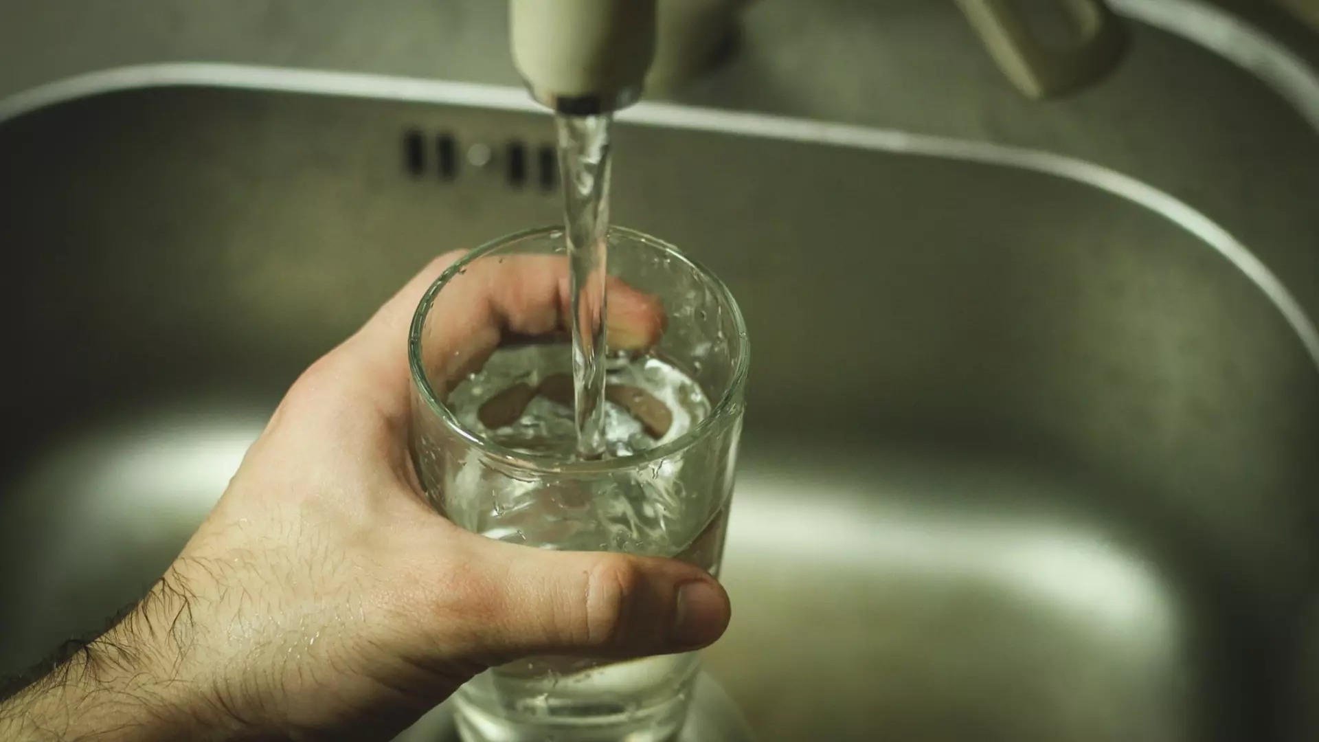 Вода натощак противопоказана людям с некоторыми заболеваниями