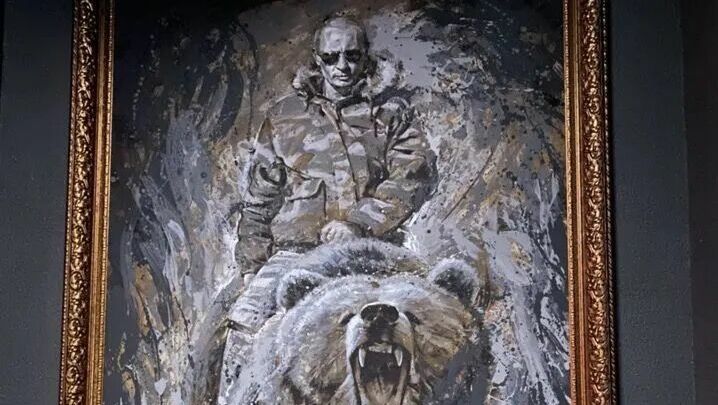 Картину Путина на медведе продают за 7 млн рублей. Ее рисовал казанец