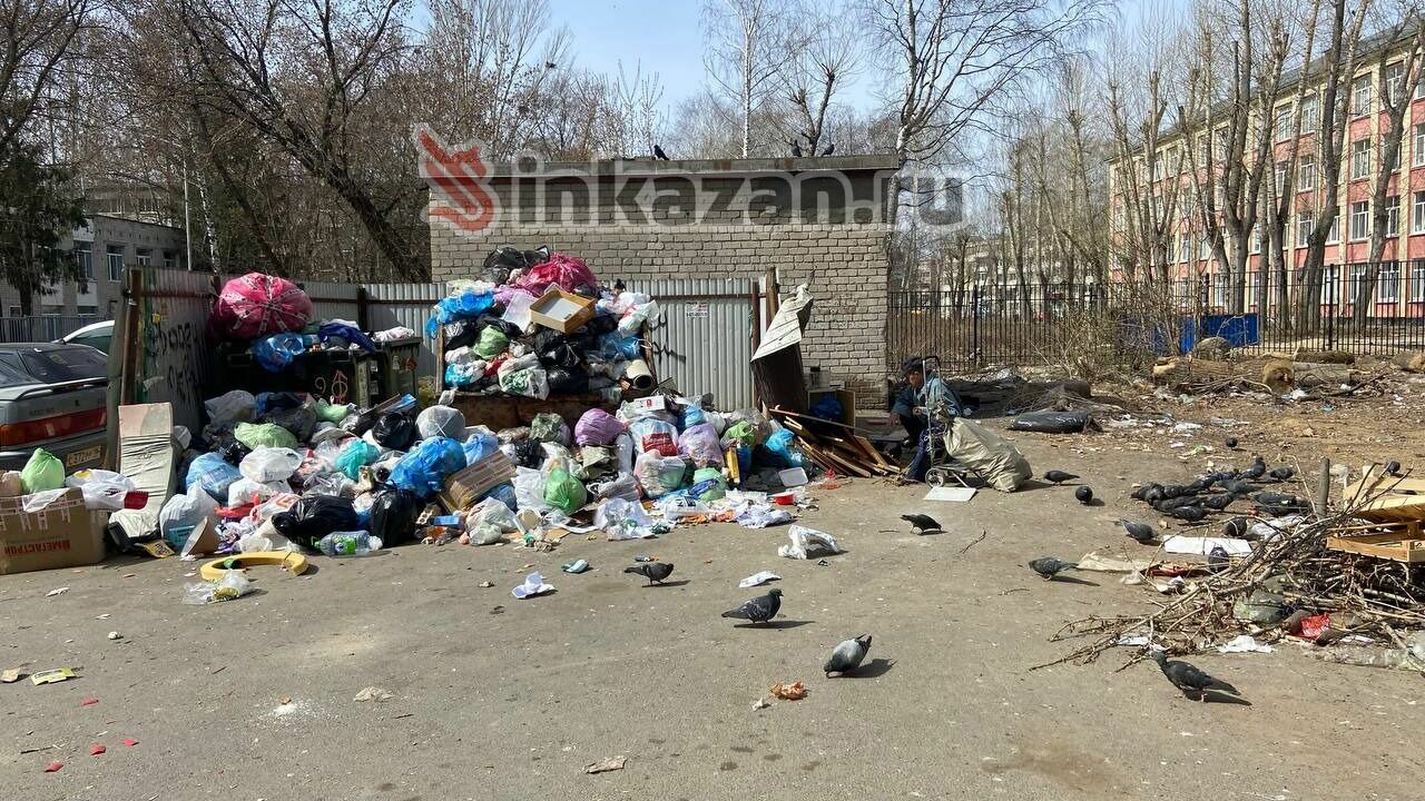 Казанский «Танкодром» продолжает тонуть в мусоре