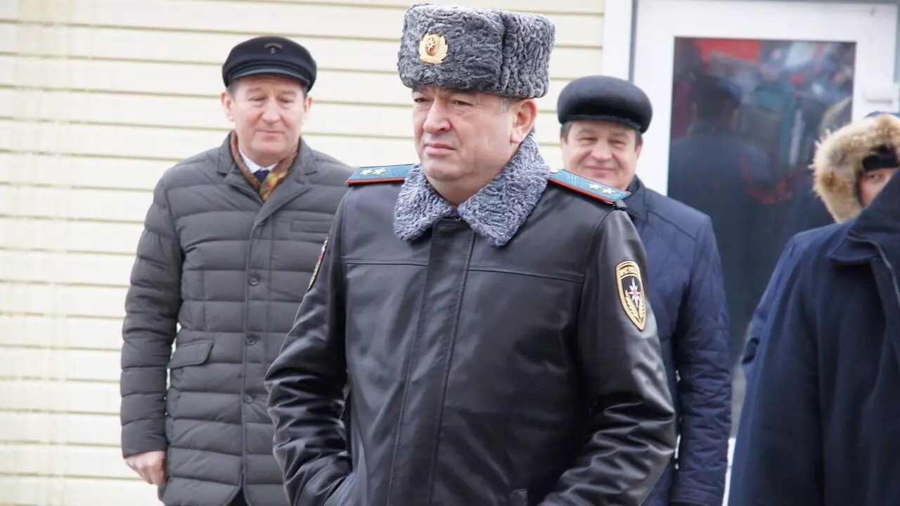 Глава МЧС Татарстана не выходил на работу с октября