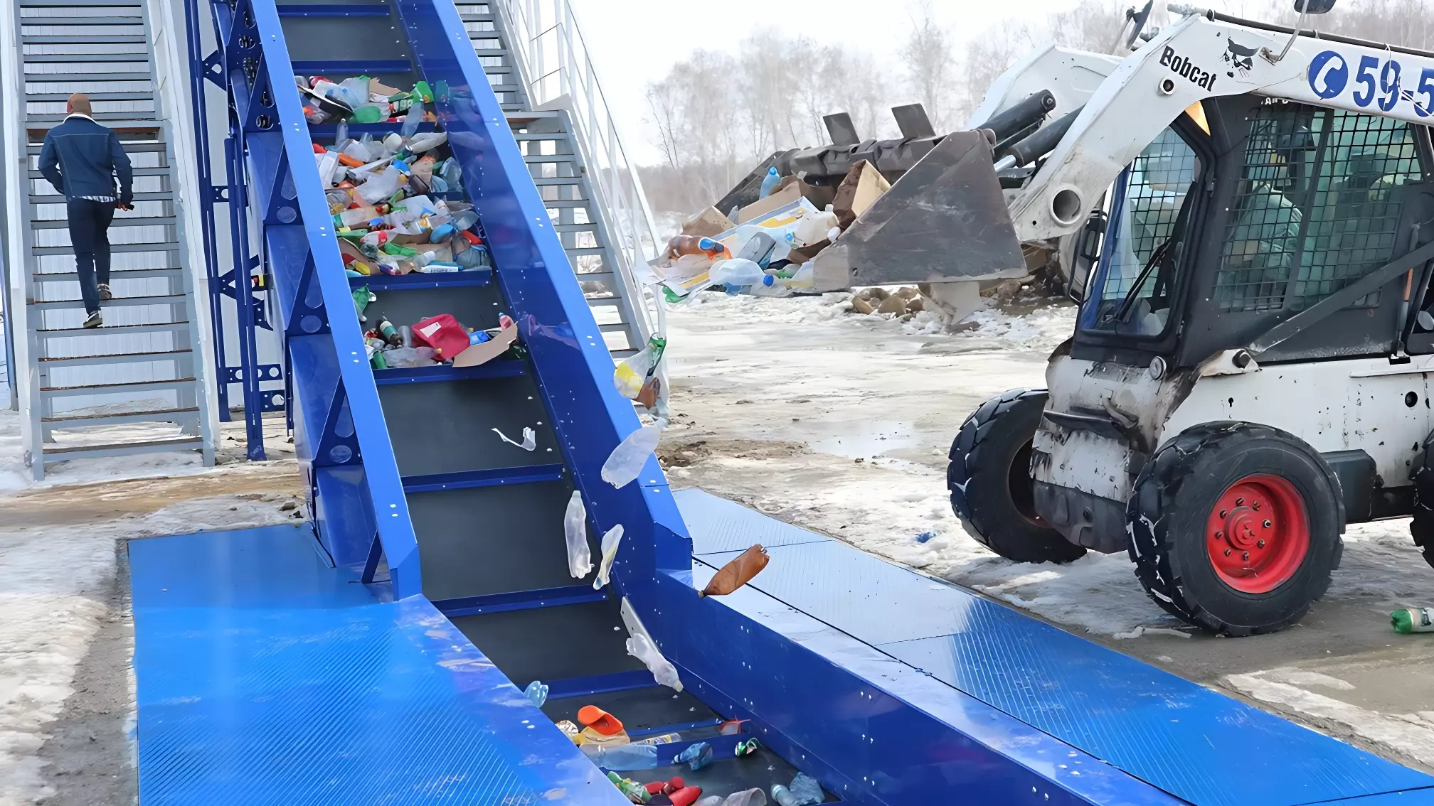 Буцаев: РЭО передаст новым регионам мусорные контейнеры и спецтехнику