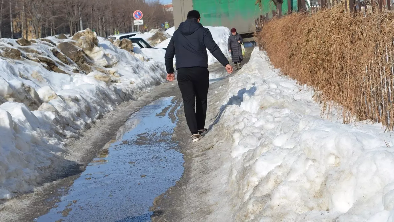 Казанцы устали проходить «квест опасных участков» по дороге в детский сад