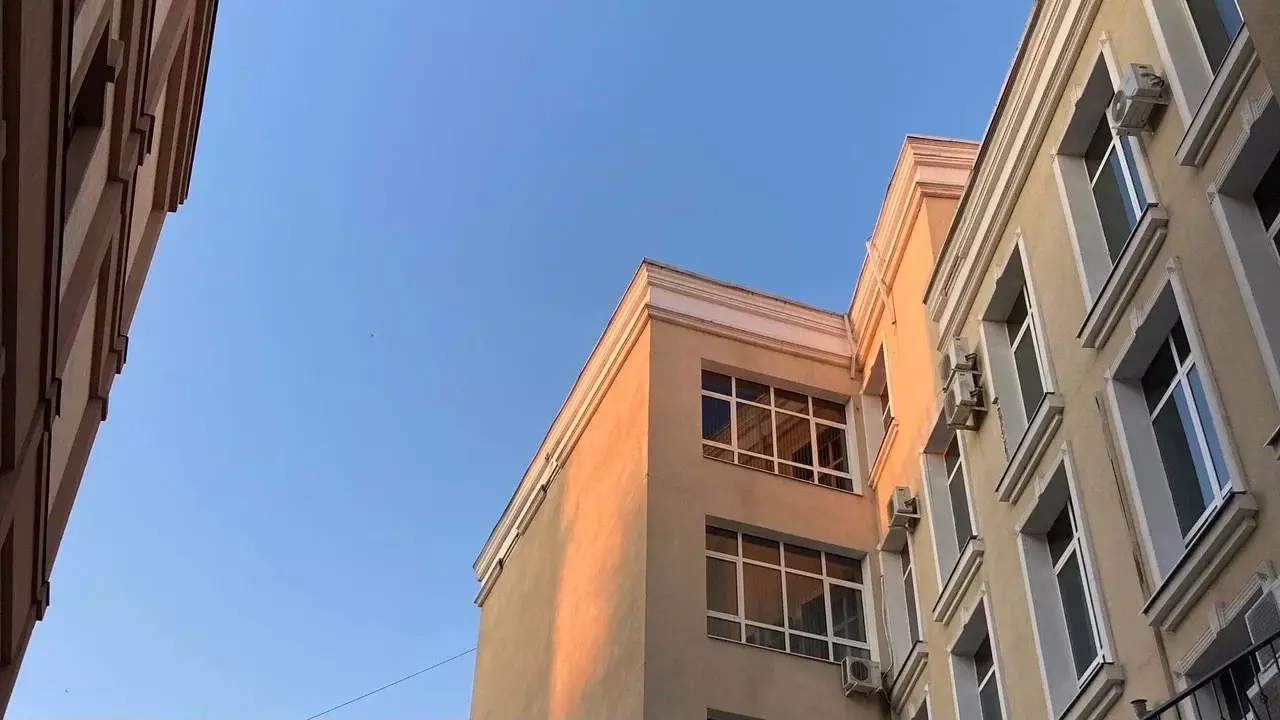Челнинец выпал из окна многоэтажки