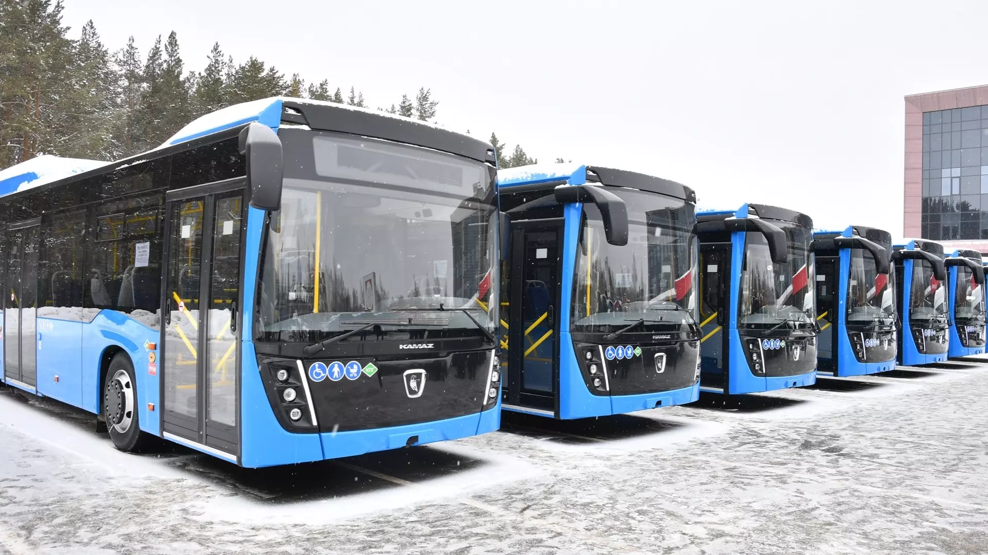 Минниханов передал Челнам новые автобусы