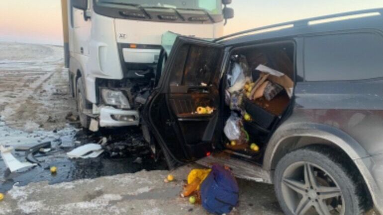 Татарстанец за рулем Mercedes устроил смертельное ДТП в Калмыкии
