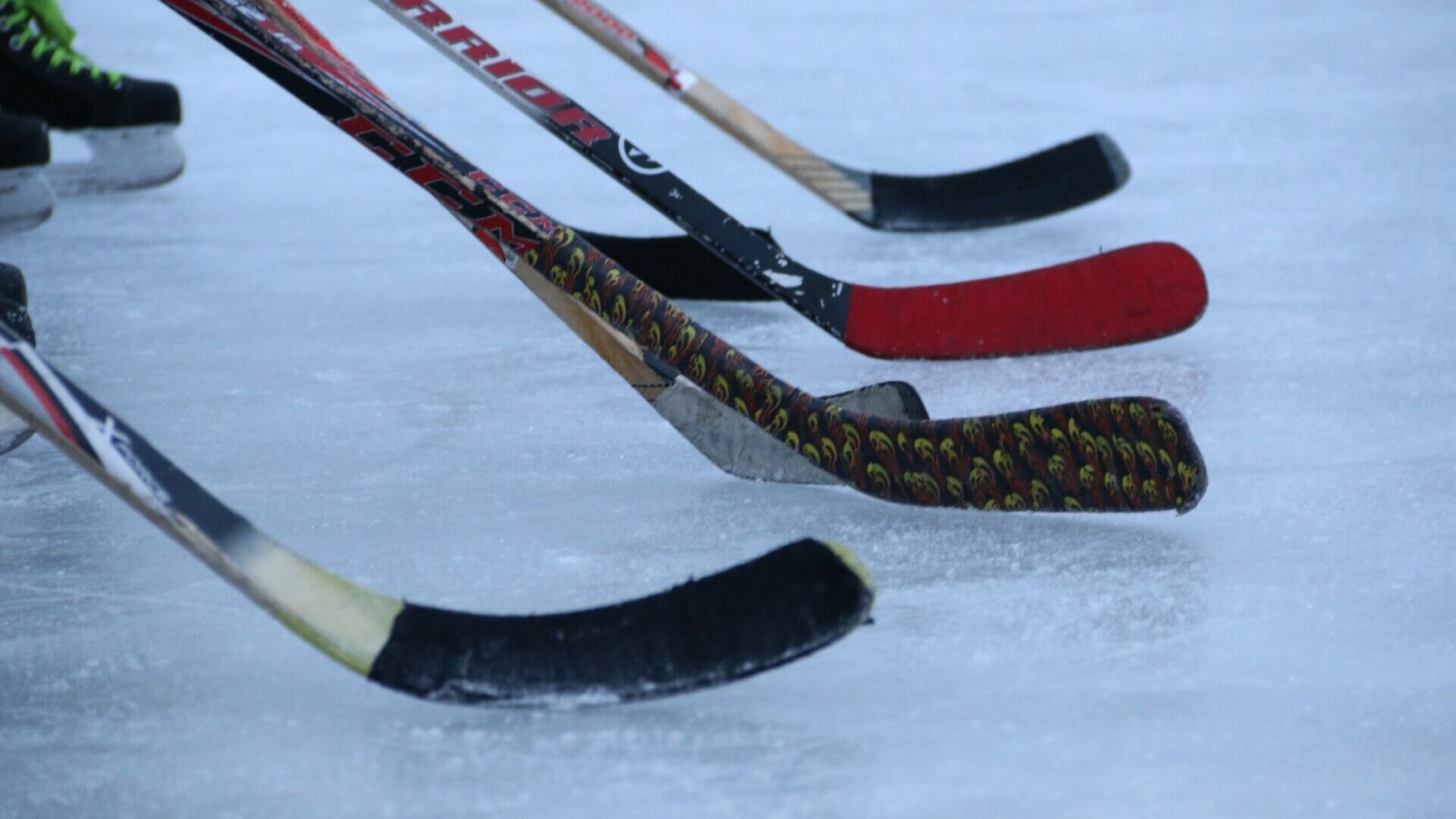 Казанские школы просят снять с них ответственность за уборку хоккейных коробок