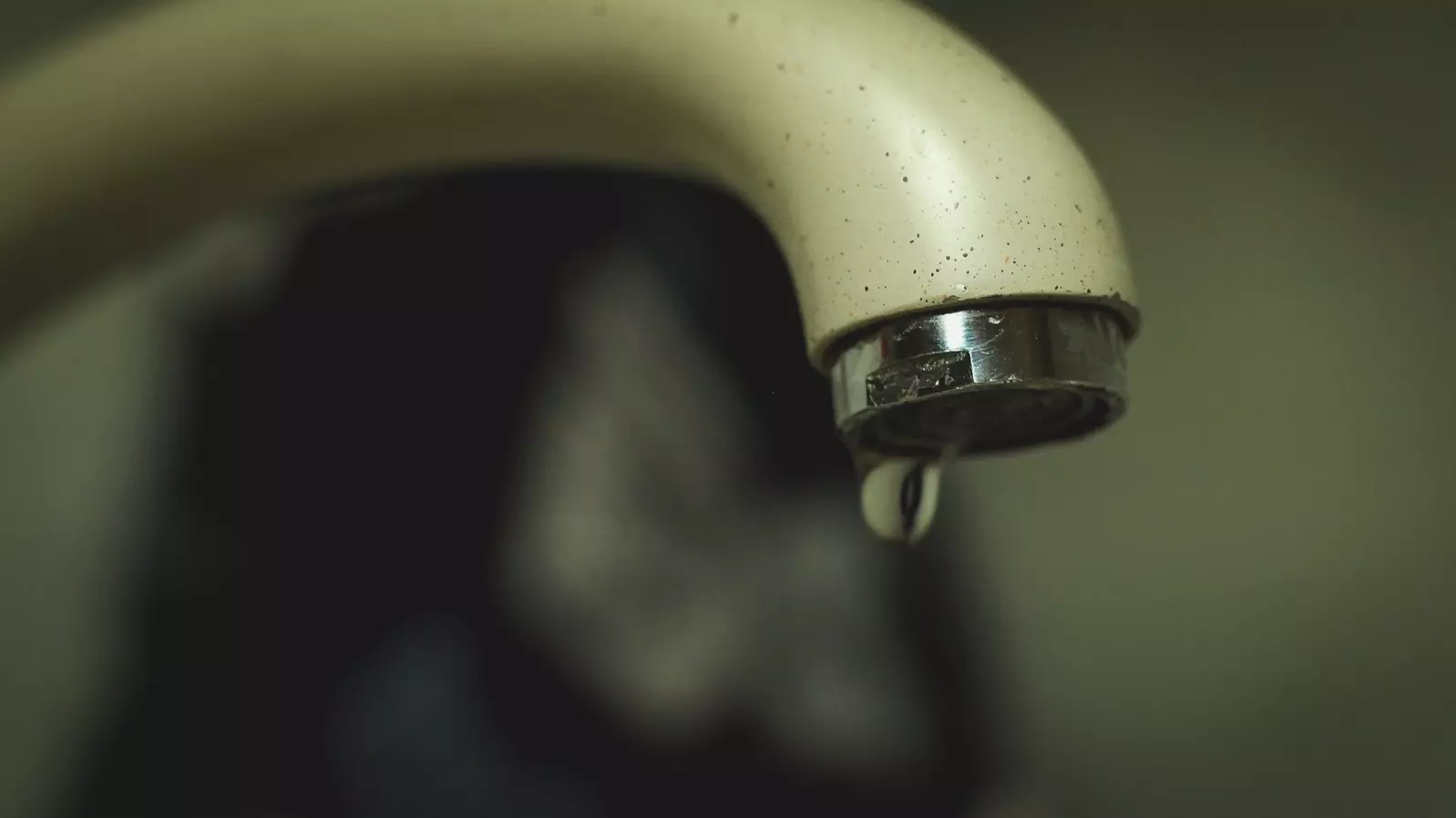 Ради переврезки водопровода казанцы почти 2 дня просидят без воды