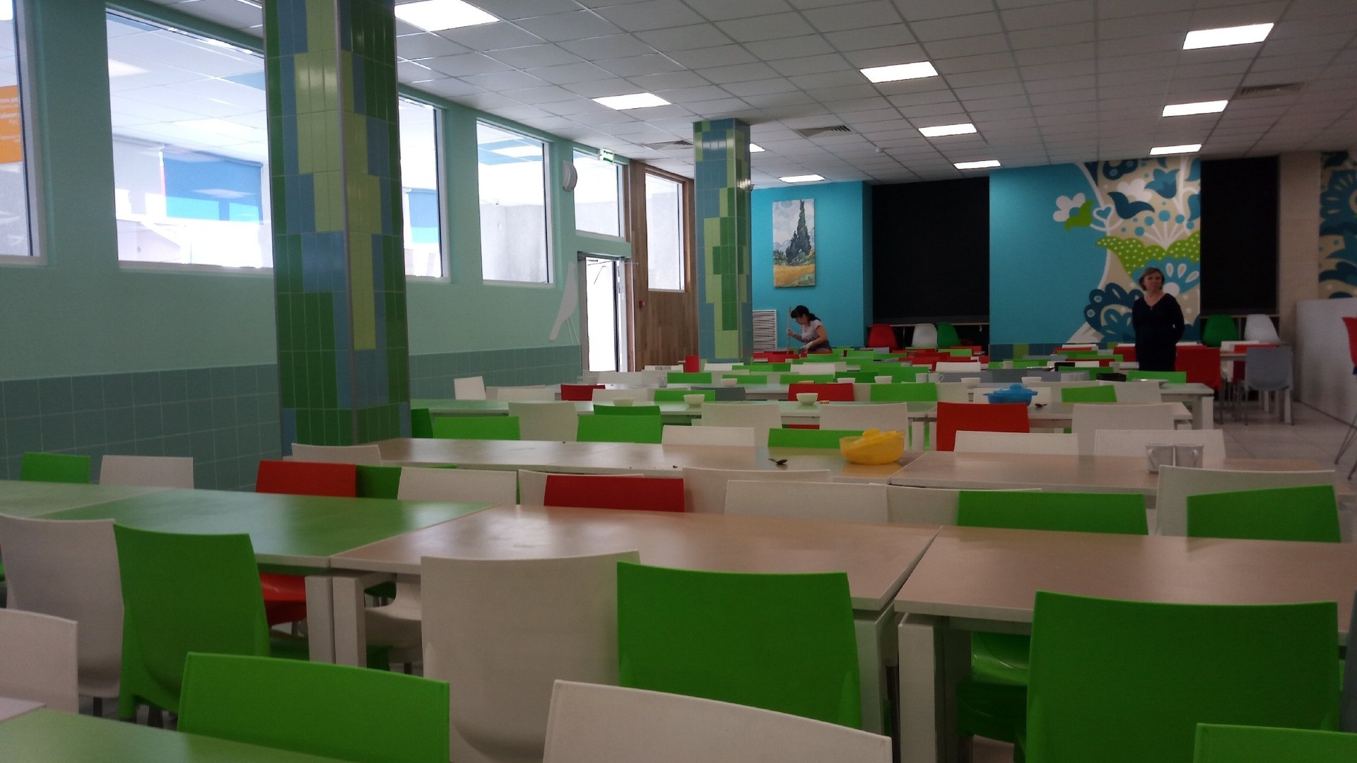 Роспотребнадзор предупредит гимназию из-за тараканов в казанской школе